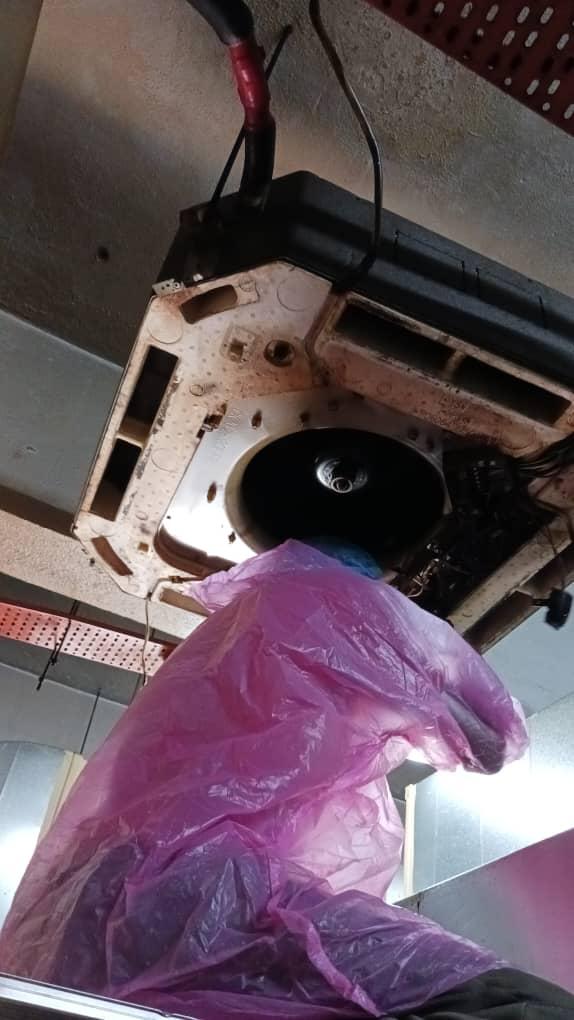 Kenapa Aircond Bau Busuk, Hapak dan Masam? 7 Punca dan Cara Betul